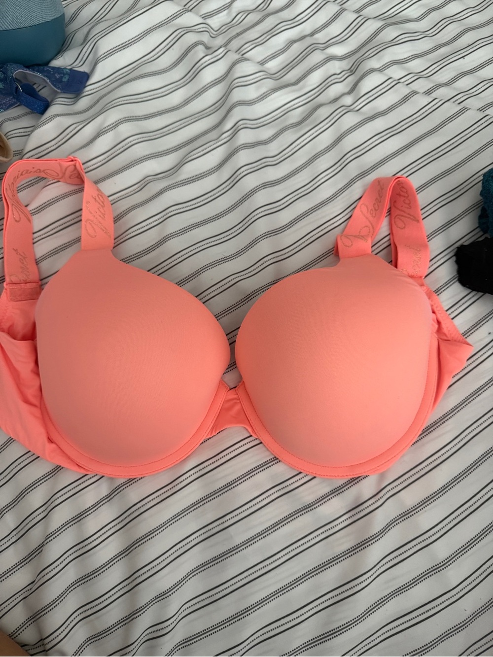 Victoria’s Secret 34DD push up t shirt full coverage bra barely worn